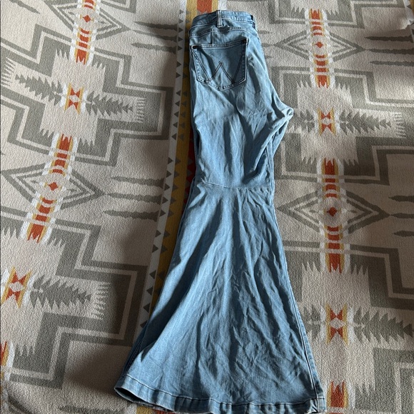 Wrangler trumpet flare 31x34 - Picture 2 of 12